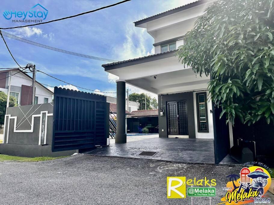 20pax4b3b Privatepool /karaok/pooltable/bbq Holiday home Malacca